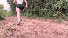 Hoka Mafate X - Vibram Megagrip en acción sobre terreno mixto