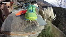 La lengeta de las Hoka One One Speedgoat W es corta, fina y ligeramente acolchada.