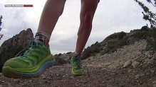 La mediasuela de las Hoka One One Speedgoat W tienen la forma de un arco pronunciado.