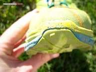 La puntera de las Hoka One One Speedgoat W presentan un desgaste en la pintura, debido a los contnuos impactos tpicos del entreno.