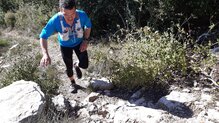 Inov8 TerraUltra G270 en terreno ascendente y rocoso