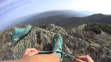 La Sportiva Akyra, sistema de atado mediante cordinos.