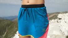 La Sportiva Comet Skirt, vista de la goma de sujecin de la cintura, con costuras planas anti roces.
