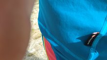 La Sportiva Joy Tank, vista del enganchn en la costura.
