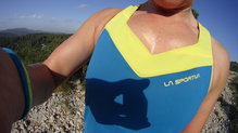 La Sportiva Joy Tank, vista frontal del cuello.