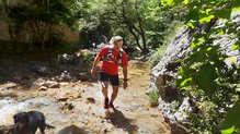 La Sportiva Lycan 2 cruzando el río
