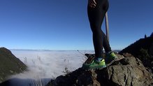 La Sportiva Lycan Woman GTX sobre un mar de nubes.