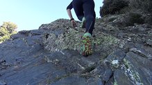 La Sportiva Lycan Woman GTX en roca seca agarra adecuadamente.