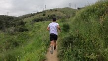 En los terrenos más rápidos, le sacaremos más rendimiento al compuesto de la media suela.