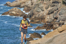 Probando La Sportiva Wave en los caminos de ronda de la Costa Brava