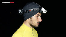 Led Lenser XEO 19R: EL ajuste es mejor con gorro si llevamos la batería en la cabeza