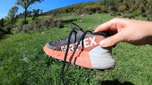 Merrell Agility Peak 4 Gore-Tex, viene con entresuela FloatPRO de doble densidad.