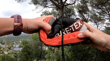 Merrell Agility Peak 4 Gore-Tex, cuesta flexar la suela.