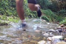 El agua pasa  travs de las Mizuno Wave Mujin 3 sin ningn problema