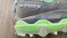 La parte trasera de las Mizuno Wave Mujin 9 es robusto y fuerte