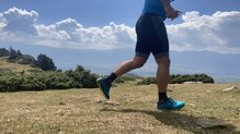 Ligereza, confort y amortiguación definen a esta versión trail de las Mizuno Wave Rider