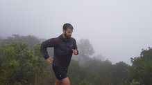 La Montane Podium Pull On nos ha ayudado en nuestras salidas bajo la lluvia