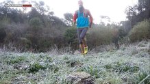 Enseguida se moja el pie con las Montrail Bajada II.