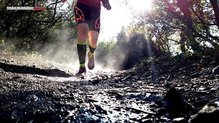 Probando la impermeabilidad de estas Montrail FluidFlex FKT