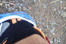 Al andar toca con el hueso del tobillo