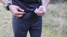 El cordino para atar los OS2O O2 Waterproof 30K Trail Pants es rpido y fcil de utilizar