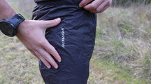 Pequeos detalles de los OS2O O2 Waterproof 30K Trail Pants 