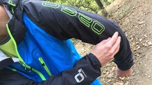 OS2O O2 Waterproof Trail Jacket 30K: Principales reflectantes.