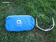 OS2O O2 Waterproof Trail Jacket plegada denro de su bolsillo