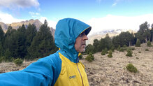 Detalle de la capucha de la  OS2O O2 Waterproof Trail Speed Zip Jacket 30k.
