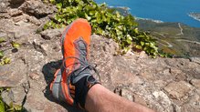 ON RUNNING CLOUDVENTURE PEAK: sujecin homognea con un cordaje elstico, quizs demasiado largos?