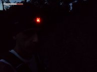 As luce el led rojo de noche. (foto efectuada sin flash para mejor reflejo de condiciones reales de iluminacin).