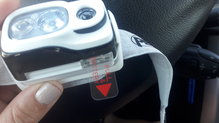 Petzl SWIFT RL vista del frontal recién sacado de la caja, su precinto.