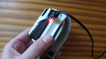 Petzl SWIFT RL vista inferior donde está el conector de la luz.