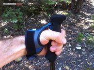 Para una correcta posición de mano dentro la dragonera de los Raidlight Compact Carbon Ultra, no aprovechamos la ergonomía de la empuñadura.