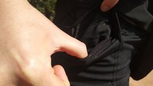 Vista de la solapa del bolsillo de las mallas. Falda-malla RaidLight Responsiv.