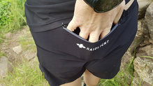 El bolsillo trasero de los pantalones cortos Raidlight Responsiv es el nico con cremallera