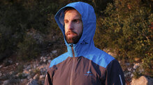 La capucha de la RaidLight Responsiv MP+ nos protegerá muy bien frente a la lluvia gracias a la visera y sus ajustes.