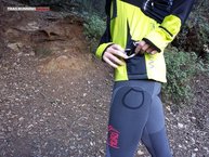 Un bolsillo de rejilla a cada lado para transportar pequeñas cosas