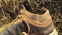 Ronhill Freedom Ultra: Vista superior de la lengüeta y el cordaje para comprobar la resistencia de los ojales y materiales al uso continuado.