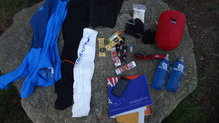 Material para una UltraTrail largo con tovalla y plumas.