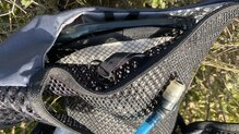 Salomon Active Skin 4. Compartimento para bolsa de hidratación 