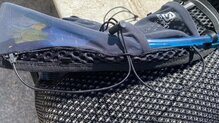 Salomon Active Skin 4. El cordaje elástico no presenta ninguna deformación.