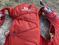 Salomon Active Skin 8 Set. Tejido impermeable de la bolsa trasera