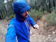 Salomon Bonatti Pro: La capucha protege bien al correr