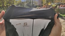 Salomon Bonatti Race WP Pant: Zona elástica para mejorar el fit