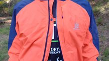 Salomon Bonatti WP Jacket: Botn para mantenerla semi abierta