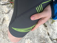 Salomon Intesity Short Tight: con tratamiento adherente para evitar que se mueva la mano en los apoyos