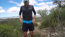 El compartimento delantero del Salomon Pulse Belt facilita el acceso rápido al contenido.