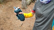 Salomon Pulse HandHeld: diseo nico para llevarlo en cualquiera de las manos, derecha o izquierda 