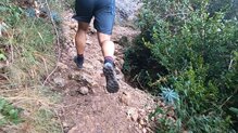 Con un perfil bajo, la sensación de adherencia al terreno con las Salomon S-lab Cross es muy intensa